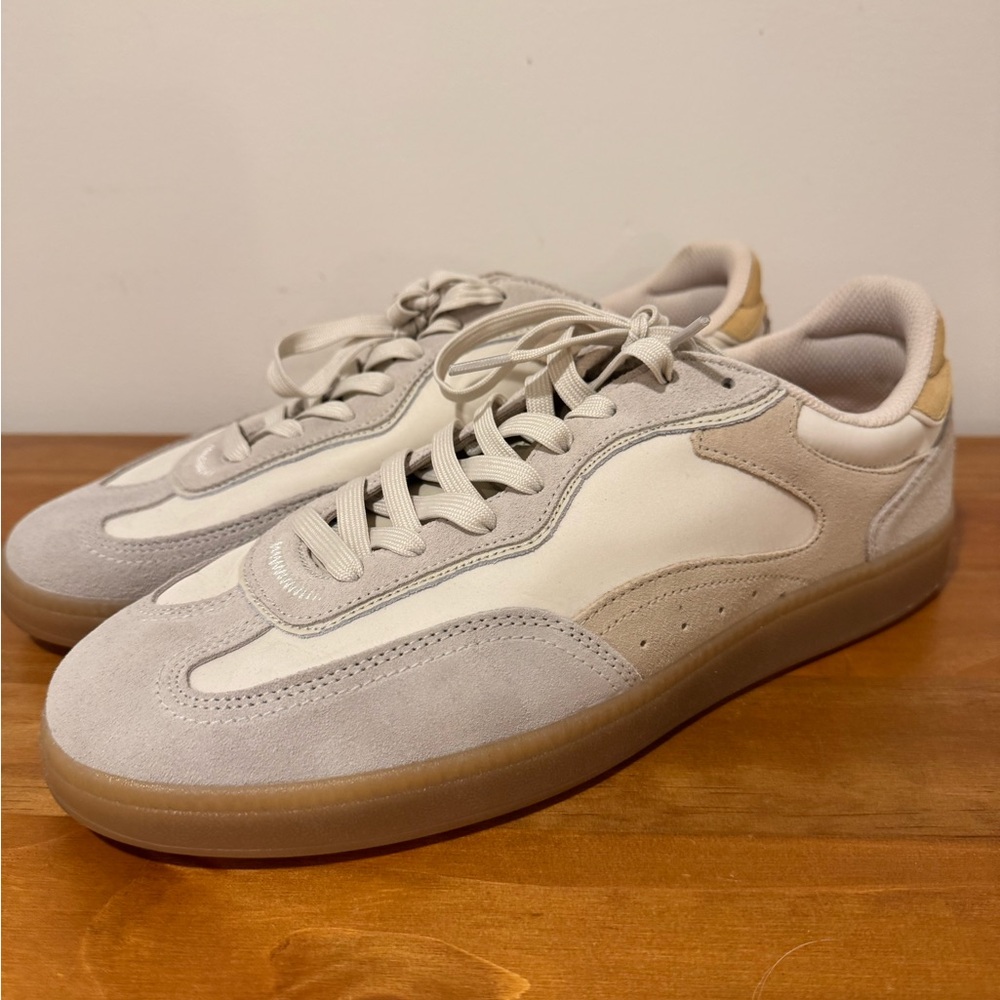Hoff Park Classic Beige and White Sneakers. Worn Once. Mens size 11 (EU 45)